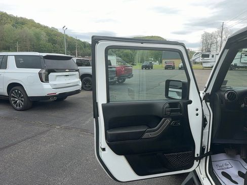 Used 2018 Jeep Wrangler Unlimited Sport S AWD/4WD image 10