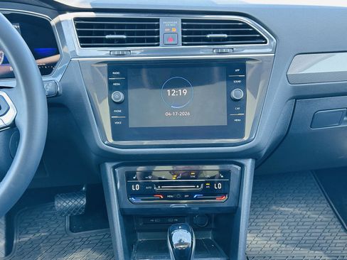 Used 2022 Volkswagen Tiguan SE image 19