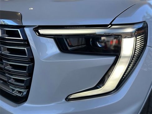 Used 2025 GMC Acadia Denali w/ LPO, Floor Liner Package image 9