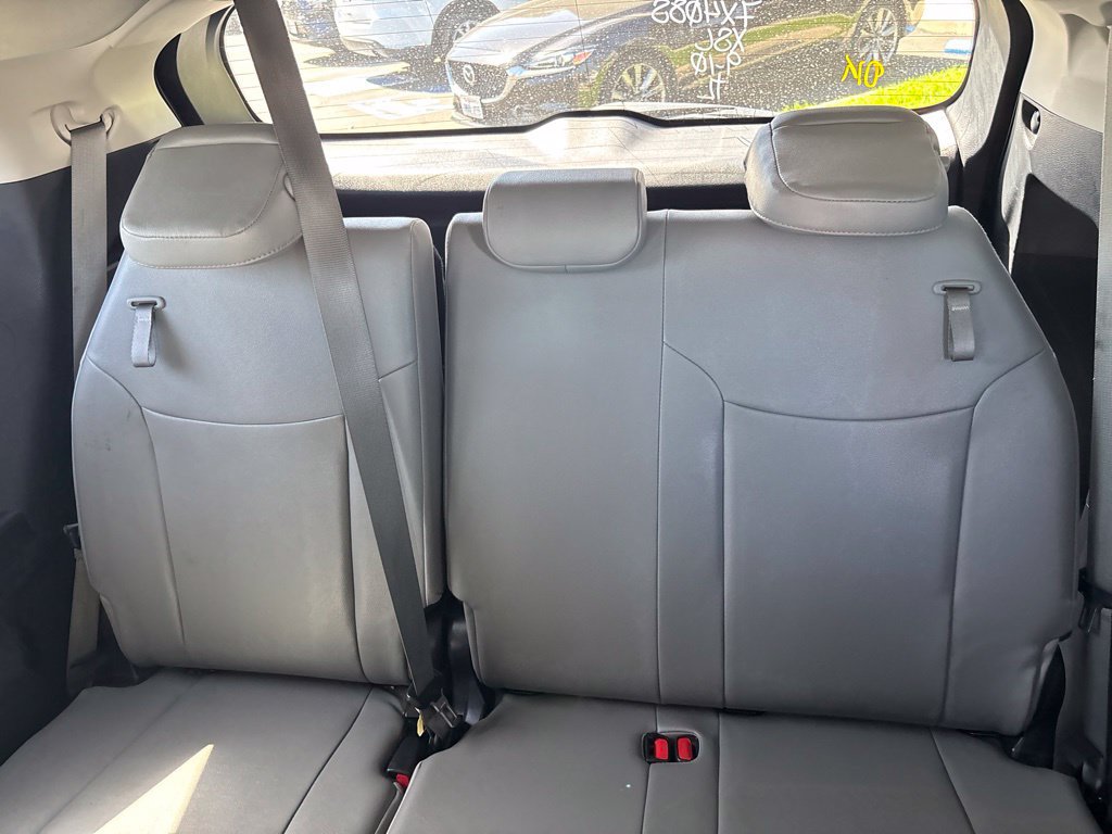 Used 2025 Toyota Sienna XLE FWD image 13