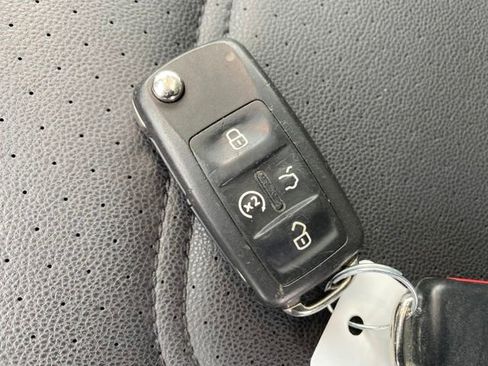 Used 2022 Volkswagen Passat 2.0T image 24