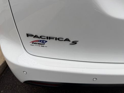 New 2026 Chrysler Pacifica Select image 23