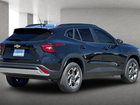 New 2026 Chevrolet Trax LT w/ LT Convenience Package FWD image 4