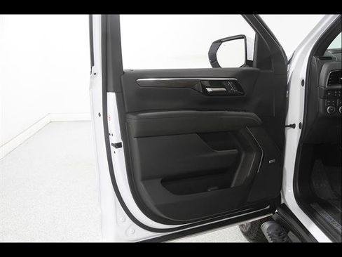 Used 2026 Chevrolet Suburban Z71 w/ Comfort Package AWD/4WD image 4