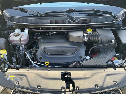 Used 2025 Chrysler Pacifica Select FWD image 38