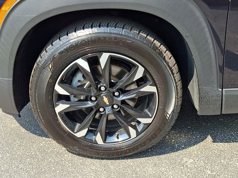 Certified 2021 Chevrolet TrailBlazer LT w/ Convenience Package FWD image 9