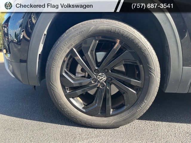 Used 2023 Volkswagen Atlas SE w/ Black Wheel Package FWD image 5