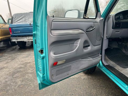 Used 1994 Ford Bronco XLT image 8