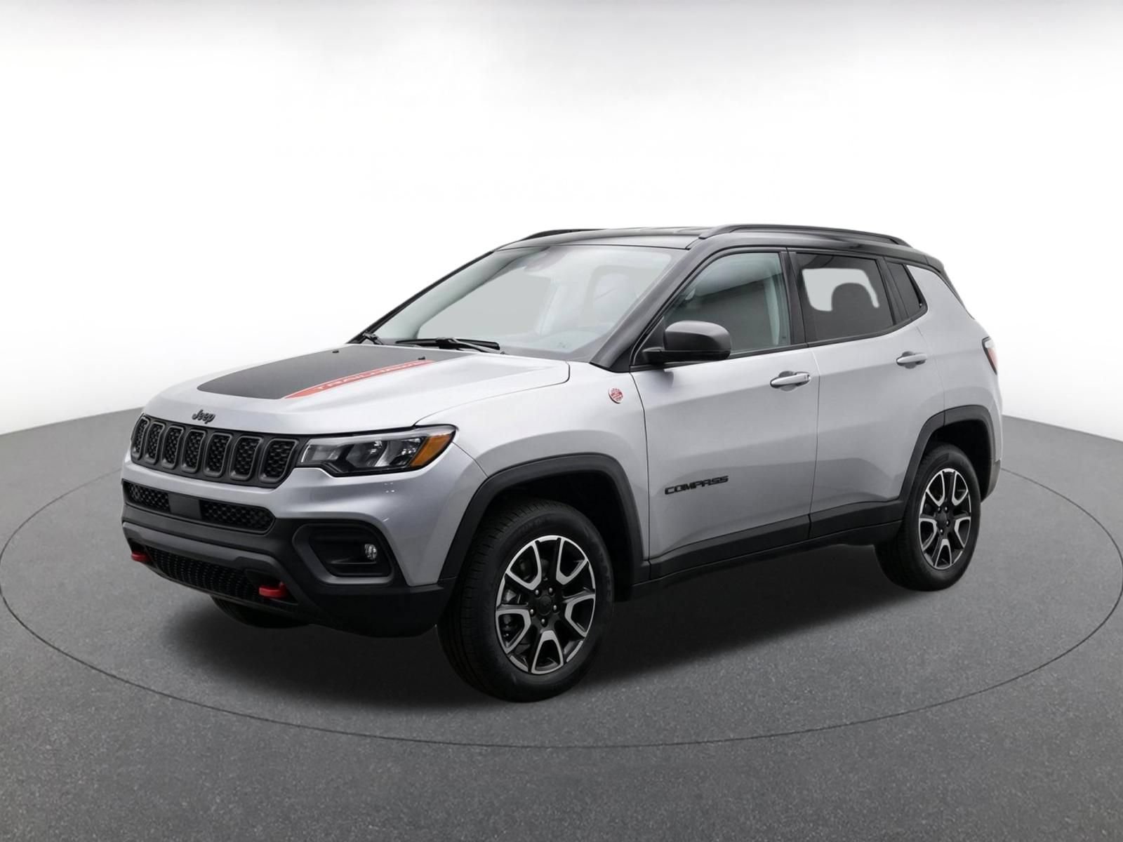 Used 2025 Jeep Compass Trailhawk AWD/4WD image 3