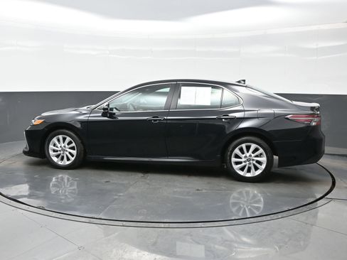 Used 2024 Toyota Camry LE image 3