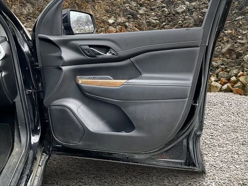 Used 2021 GMC Acadia SLE image 22