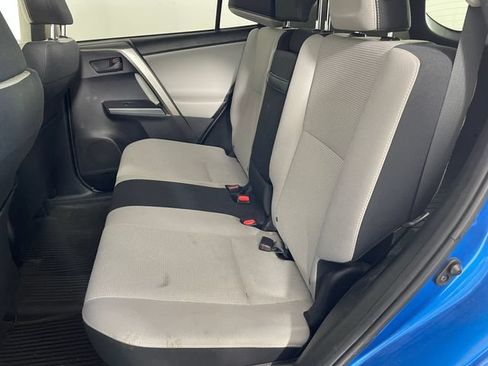 Used 2018 Toyota RAV4 LE AWD/4WD image 10