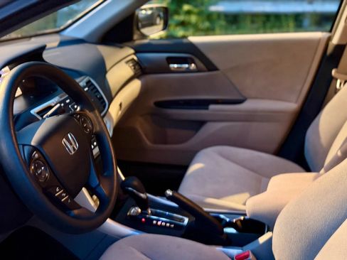 Used 2013 Honda Accord LX image 9