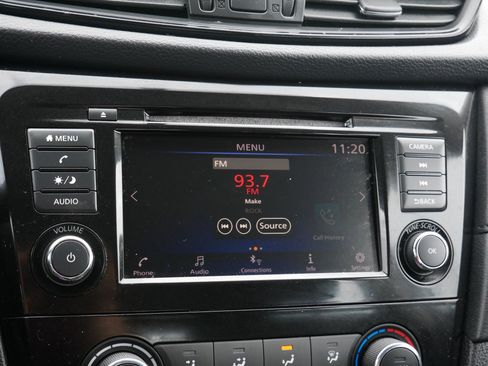 Used 2018 Nissan Rogue S AWD/4WD image 22