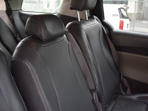 Used 2025 Kia Carnival FWD image 27