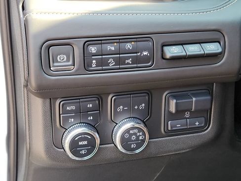 Used 2023 GMC Yukon XL Denali Ultimate w/ LPO, Floor Liner Package AWD/4WD image 21