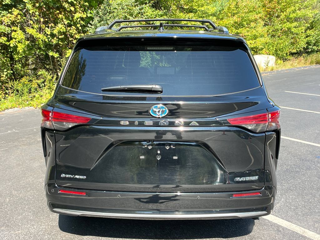 Used 2025 Toyota Sienna Platinum AWD/4WD image 4