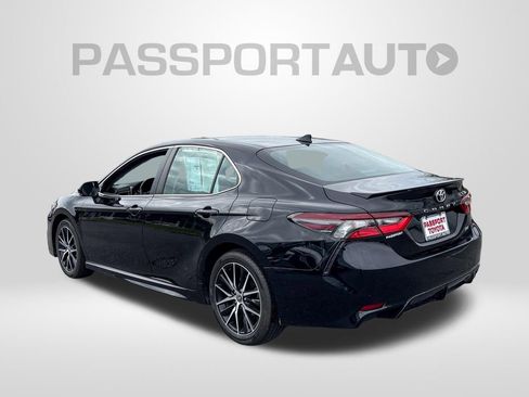 Used 2023 Toyota Camry SE FWD image 4