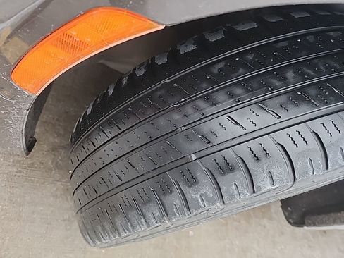 Used 2020 Chrysler Pacifica Limited w/ Tire & Wheel Group image 23