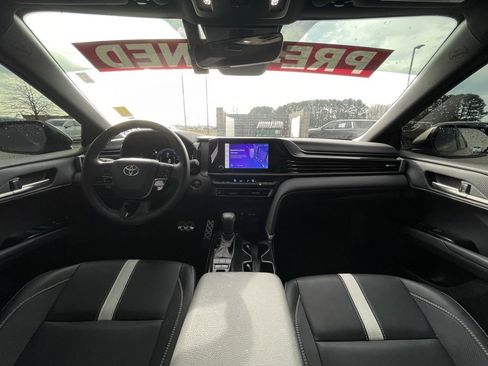 Used 2025 Toyota Camry SE image 27