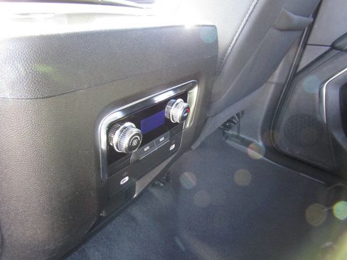 Used 2022 GMC Yukon XL SLE image 23