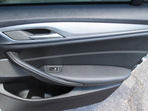 Used 2019 BMW 530e w/ M Sport Package image 12