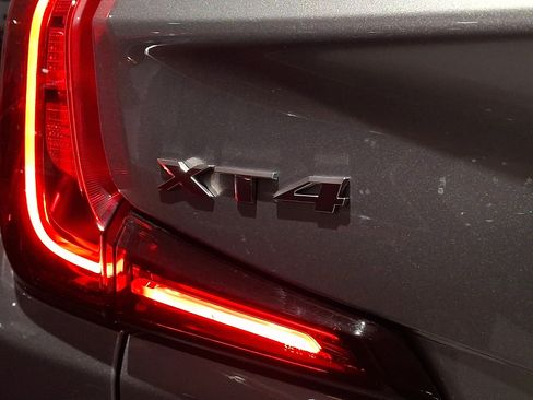Certified 2023 Cadillac XT4 Luxury w/ Cold Weather Package FWD image 31
