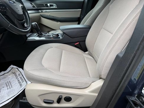 Used 2019 Ford Explorer XLT AWD/4WD image 7
