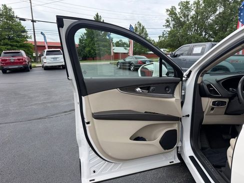Used 2019 Lincoln Nautilus Reserve AWD/4WD image 9