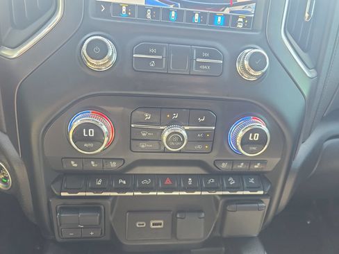 Used 2022 GMC Sierra 2500 AT4 w/ AT4 Premium Plus Package AWD/4WD image 24