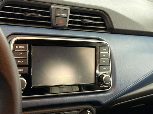 Used 2025 Nissan Versa SV image 4