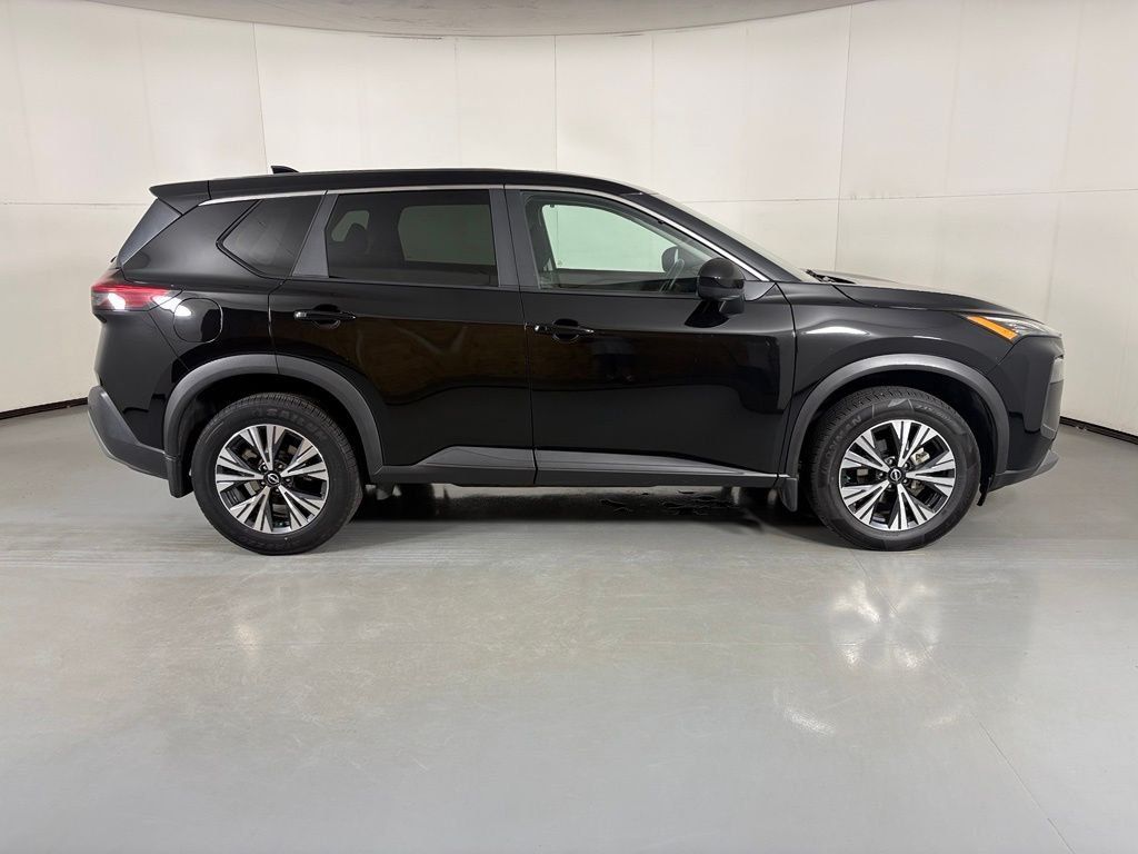 Used 2023 Nissan Rogue SV FWD image 9