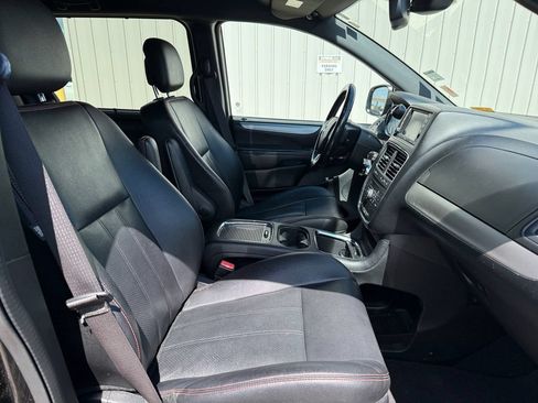 Used 2020 Dodge Grand Caravan GT FWD image 40