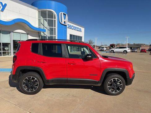 Used 2023 Jeep Renegade Latitude image 8