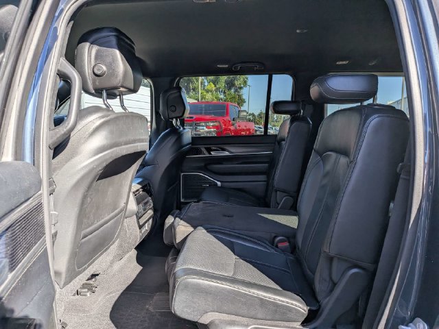 Used 2024 Jeep Wagoneer L Series II w/ Flexible Seating Group RWD image 14