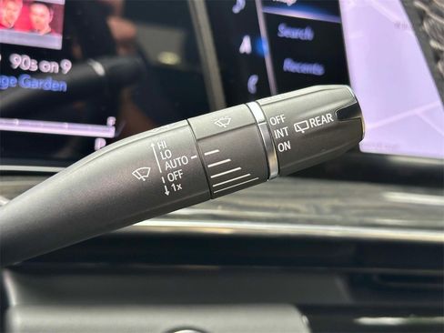 Used 2024 Cadillac Escalade Premium Luxury image 35