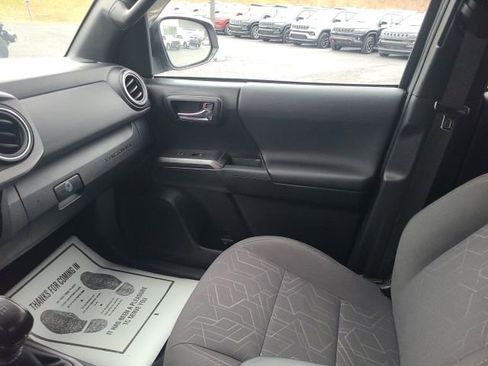 Used 2017 Toyota Tacoma TRD Off-Road image 14