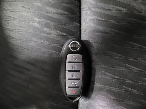 Used 2018 Nissan Rogue SV AWD/4WD image 32