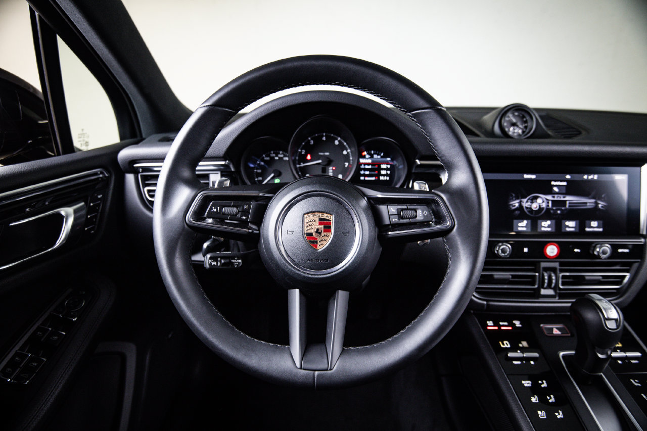 Certified 2026 Porsche Macan AWD/4WD image 26