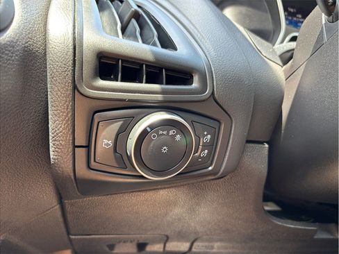 Used 2017 Ford Focus SE FWD image 24