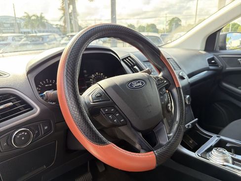 Used 2019 Ford Edge SE FWD image 20