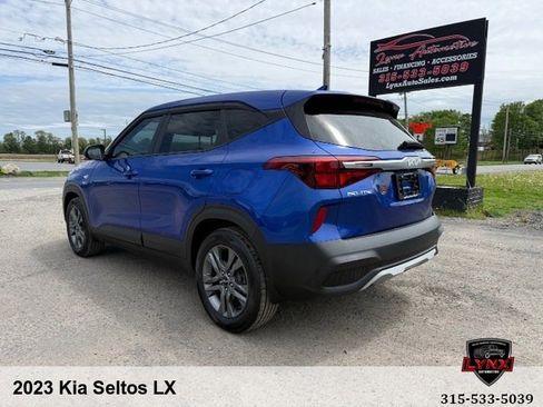 Used 2023 Kia Seltos LX AWD/4WD image 3