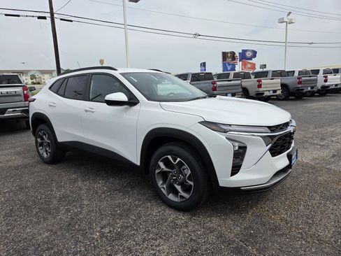 New 2026 Chevrolet Trax LT FWD image 7