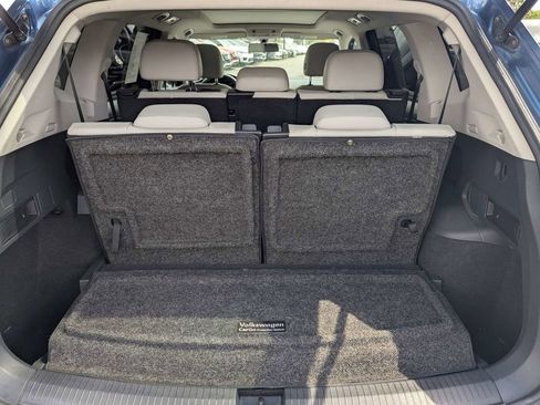 Used 2018 Volkswagen Tiguan SE w/ Panoramic Sunroof Package image 7