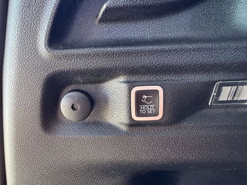 Used 2022 Jeep Grand Cherokee L Laredo w/ Luxury Tech Group I image 9