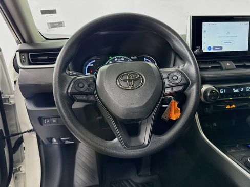 Used 2025 Toyota RAV4 LE AWD/4WD image 12