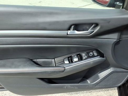 Certified 2024 Nissan Altima 2.5 SR w/ SR Premium Package FWD image 3