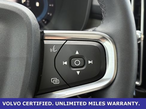 Certified 2023 Volvo XC40 B4 Plus image 18