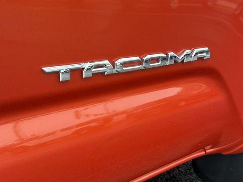 Used 2017 Toyota Tacoma TRD Sport w/ Tow Package (A/T) AWD/4WD image 16