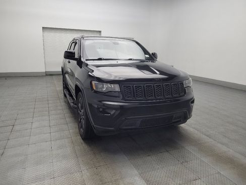 Used 2017 Jeep Grand Cherokee Altitude RWD image 13